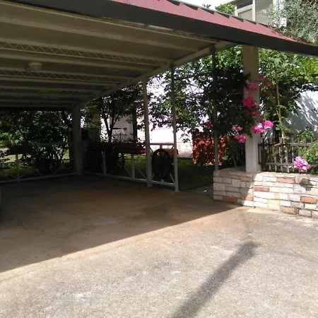 Apartman Studio Legovic Apartment