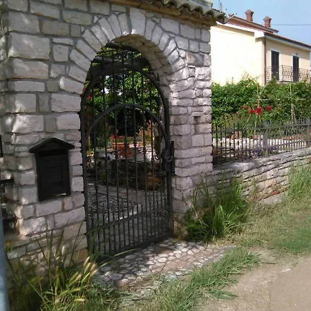 Apartman Studio Legovic Apartment *