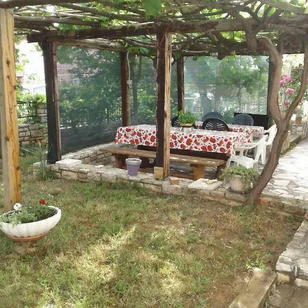 Apartman Studio Legovic Apartment *