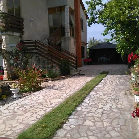 Apartman Studio Legovic 乌马格